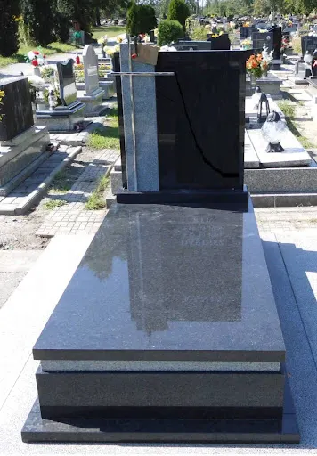 Strach. Zakład kamieniarski